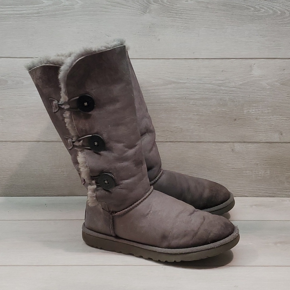 Ugg Australia Women 1873 Triple Button Leather Sheepskin Boots shoes sz 8